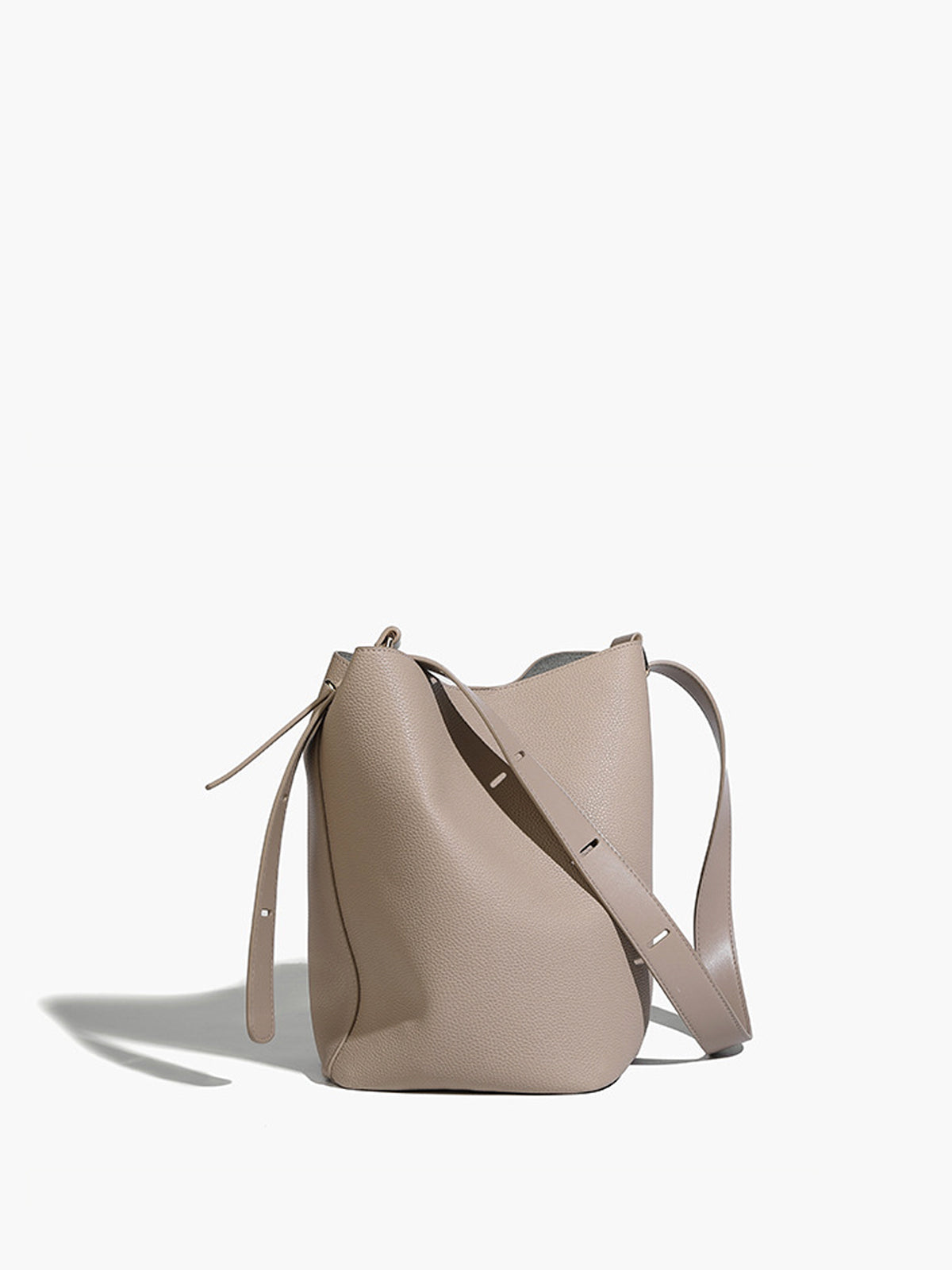 Addison™ I Bucket bag with adjustable strap